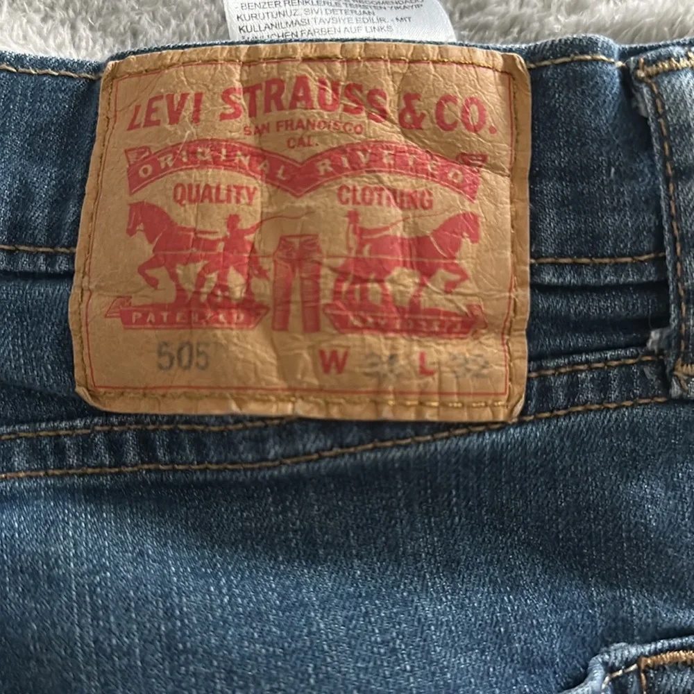 Levi’s 505 Waist 31 Length 32 - Picture 3 of 3